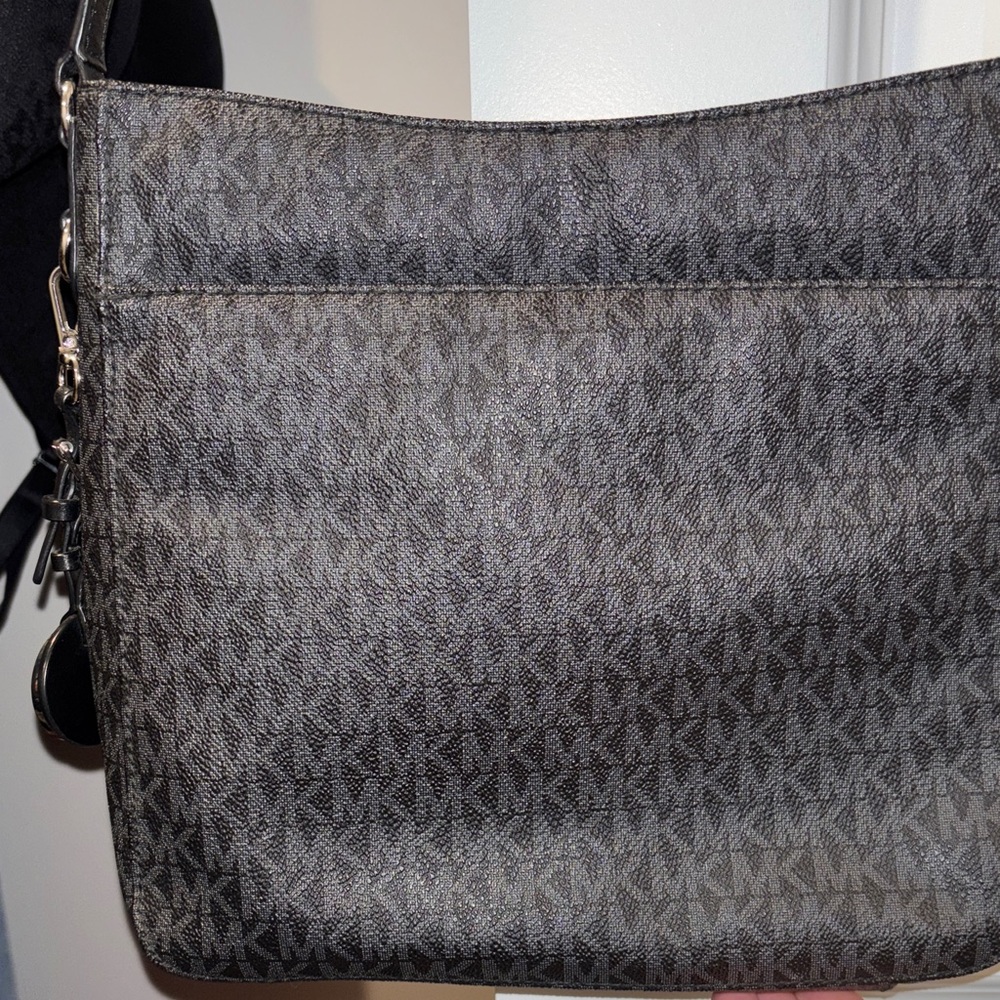 Michael Kors Signature Black Crossbody Bag - Picture 4 of 9